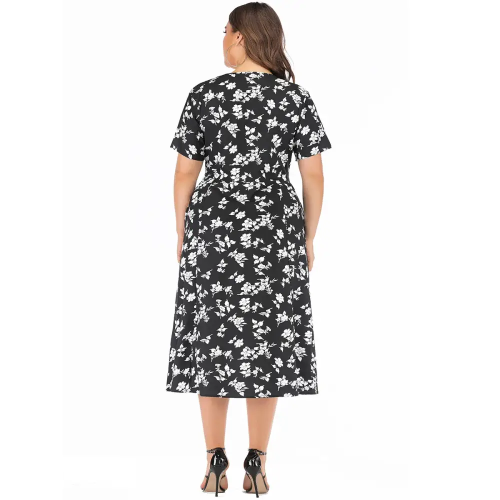 Plus Size Floral Maxi Dress - V-Neck with Pockets